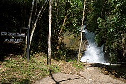 Cachoeira_Alcantilado_Vale_Flores4420.jpg(136 KB)