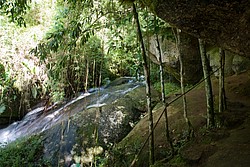Cachoeira_Alcantilado_Vale_Flores4436.jpg(137 KB)
