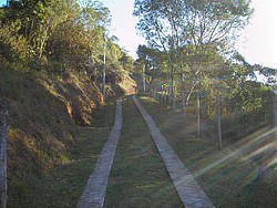  Ref. 41: TERRENO. (7.000m2), Cond. Pedra Selada, fácil acesso.
Condomínio fica localizado no trecho entre Vila de Mauá e Maringa. Tem o acesso pavimentado e boa vizinhança PREÇO DE OFERTA Valor: 