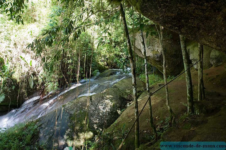 Cachoeira_Alcantilado_Vale_Flores4436.jpg (137 KB)
