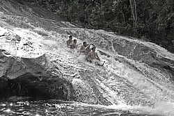 cachoeiras-4205-2.jpg Escorregando a Cachoeira do Escorrega