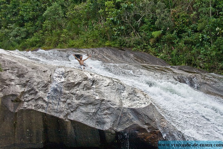 cachoeiras-4151.jpg Escorregando a Cachoeira do Escorrega