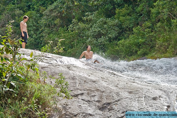cachoeiras-4164.jpg Escorregando a Cachoeira do Escorrega