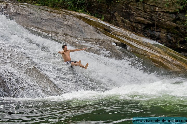 cachoeiras-4172.jpg Escorregando a Cachoeira do Escorrega