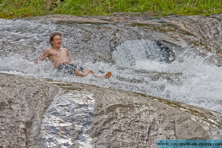 cachoeiras-4182.jpg Escorregando a Cachoeira do Escorrega