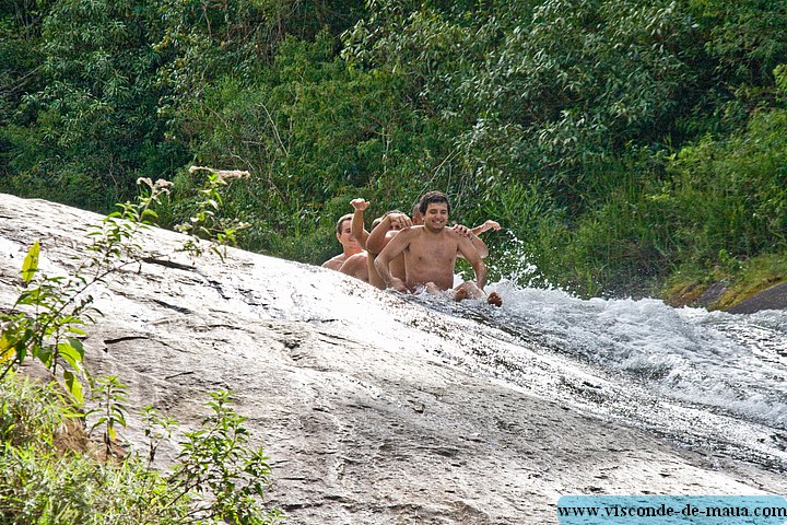 cachoeiras-4196.jpg Escorregando a Cachoeira do Escorrega