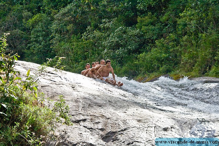 cachoeiras-4198.jpg Escorregando a Cachoeira do Escorrega