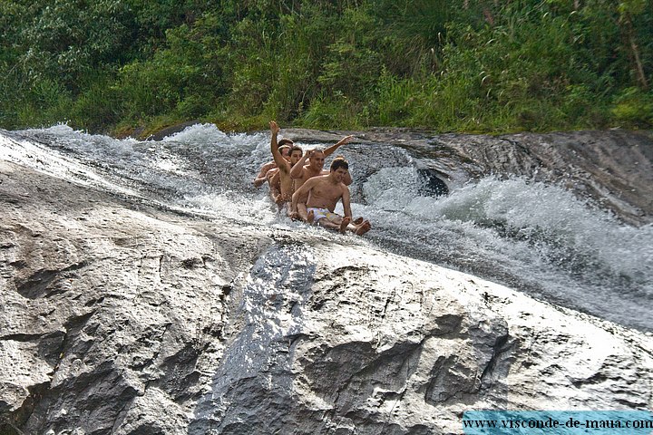 cachoeiras-4201.jpg Escorregando a Cachoeira do Escorrega