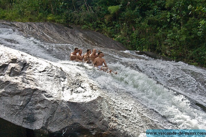 cachoeiras-4203.jpg Escorregando a Cachoeira do Escorrega