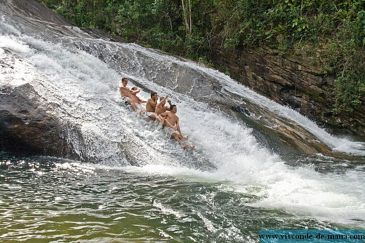 cachoeiras-4206.jpg Escorregando a Cachoeira do Escorrega