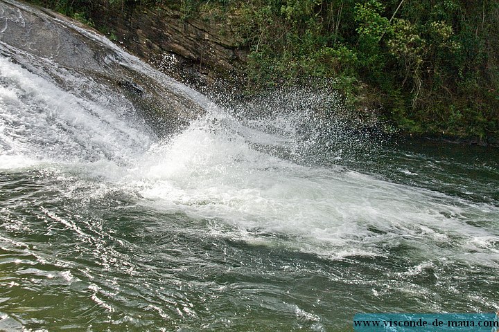 cachoeiras-4208.jpg Escorregando a Cachoeira do Escorrega