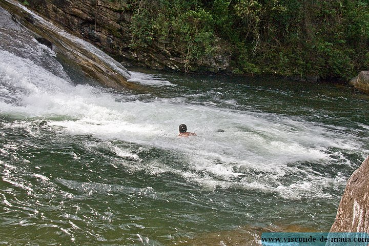 cachoeiras-4209.jpg Escorregando a Cachoeira do Escorrega